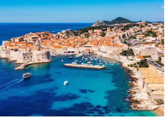 The Ultimate Cunard Adventure: Four Queens European Voyage with Rome & London City Escapes